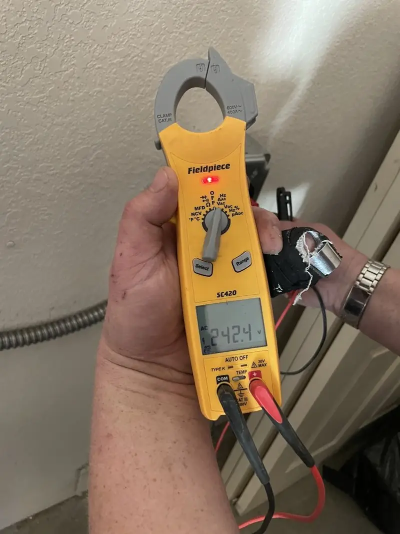 Voltage testing with clamp meter during Aluminum Wiring Replacement in Drexel Heights
